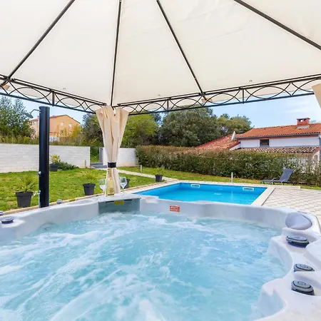 Holiday home Lovely In With Wifi Pula
