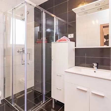 Lovely In With Wifi Holiday home *