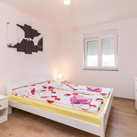 Holiday home Lovely In With Wifi Pula
